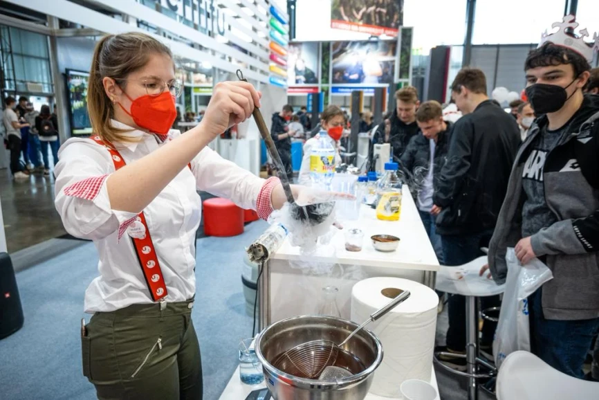 Noc Vedcu 2022: Smysl(y) univerzity - Molekulární gastronomie a mixologie