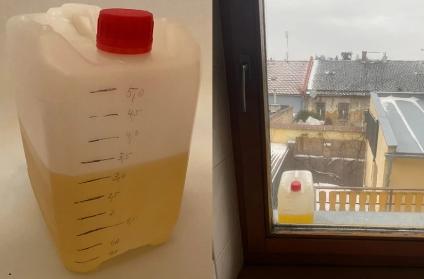 Obrázek 1. Plastový kanystr s močí nasbíranou za 24 hodin a jeho uchování během dne při lednové venkovní teplotě.