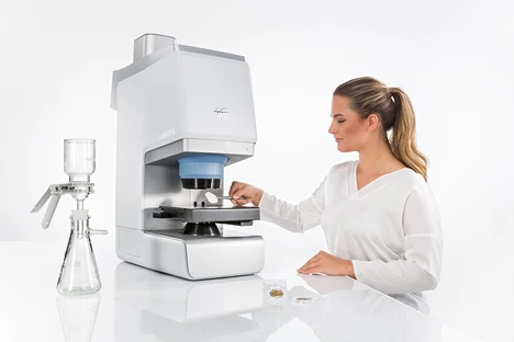 Mikroplasty pod mikroskopem: Využití perspektivní FTIR-FPA technologie v praxi