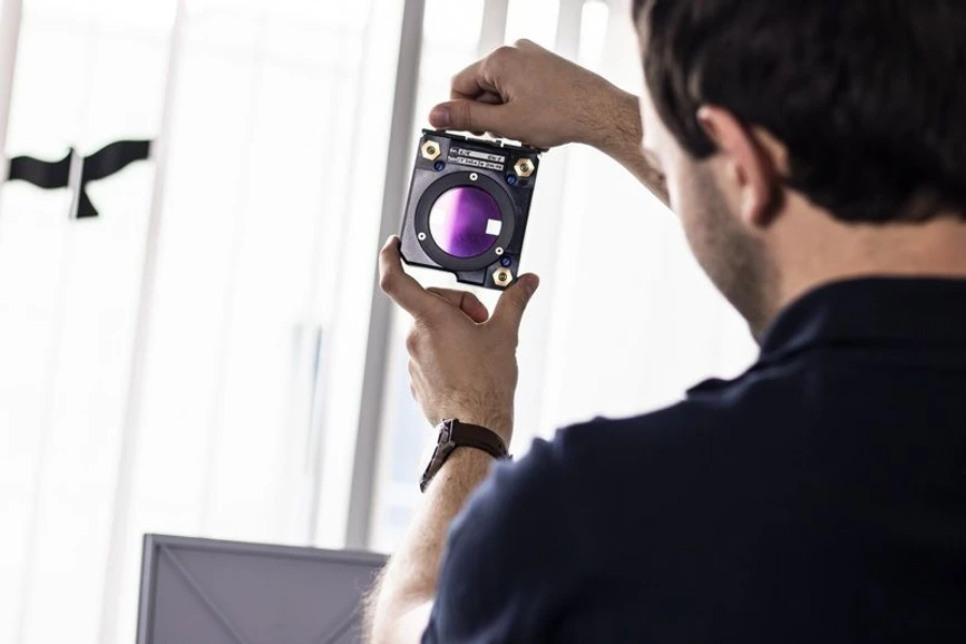 Optik Instruments: Servis beamsplitter detail.
