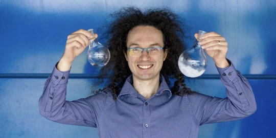 Parkinsonovu chorobu chce zkoumat s pomocí chemie. Výzkum Tomáše Fialy podpoří ERC grant