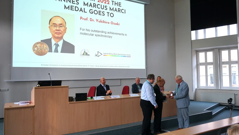 SSJMM: Ocenění Prof. Ozakiho medailí Jana Marka Marci