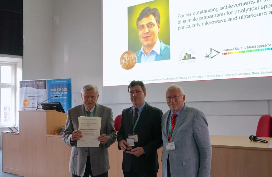 SSJMM: The medallist in 2022: prof. Érico Marlon de Moraes Flores from Departamento de Química, Universidade Federal de Santa Maria, Brasil