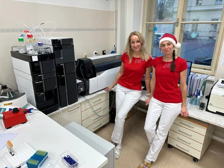 Předvánoční instalace Shimadzu LCMS-8045RX ve Všeobecné fakultní nemocnici