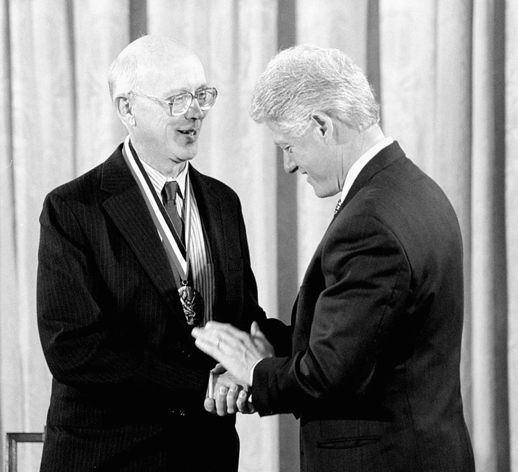 The Harvard Gazette / Courtesy of George Whitesides: Receiving the National Medal of Science from President Bill Clinton in 1998.