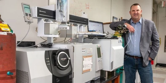UTA chemist developing method to recycle more plastics