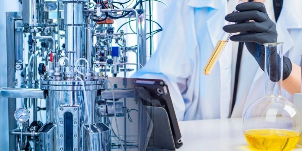 Thermo Fisher Scientific: Monitoring mAb Manufacturing the Easy Way with Switchable 2D‑LC-UV-MS.