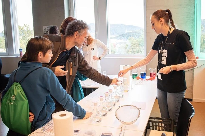 UJEP: Chemické pexeso a Chemiku, nezlob se!