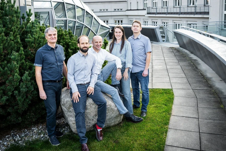 ÚOCHB AV ČR / Tomáš Belloň: Zprava: Tomáš Kovaľ, Barbora Brezovská, Libor Krásný, Tomáš Kouba, Jan Dohnálek.