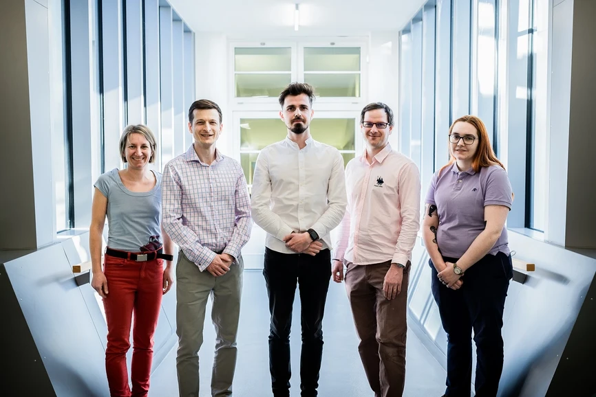 IOCB Prague/Tomáš Belloň: Miloslav Polášek's scientific group of Coordination Chemistry