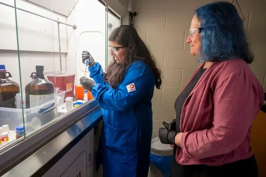 University of Notre Dame: Professor Marya Lieberman works with Anita Amate.