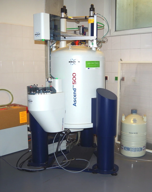 Ústav chemie PřF MU: Laboratoř NMR