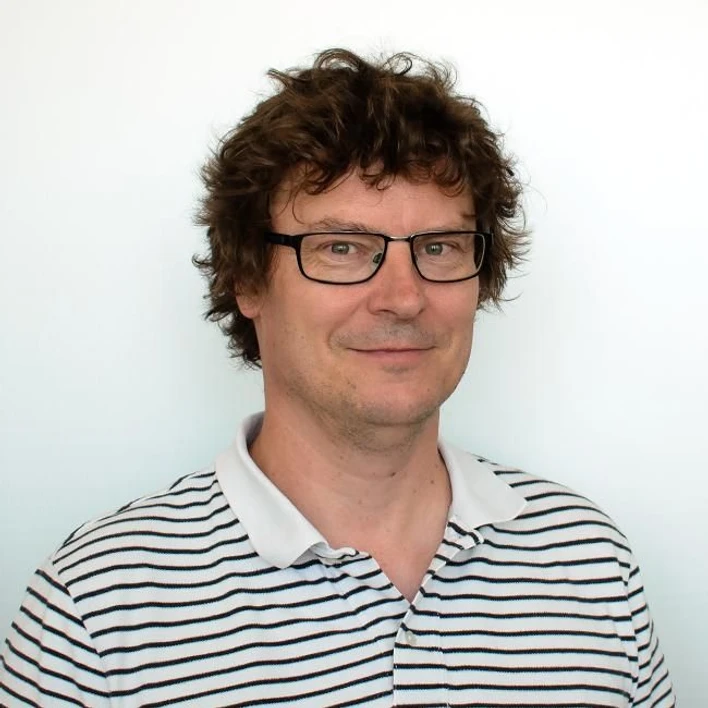 Ústav fyzikální chemie J. Heyrovského: Mgr. Cebecauer Marek Ph.D.