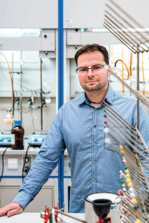 VŠCHT Praha: Docent Martin Kuchař z Laboratoře forenzní analýzy biologicky aktivních látek (BAFA)