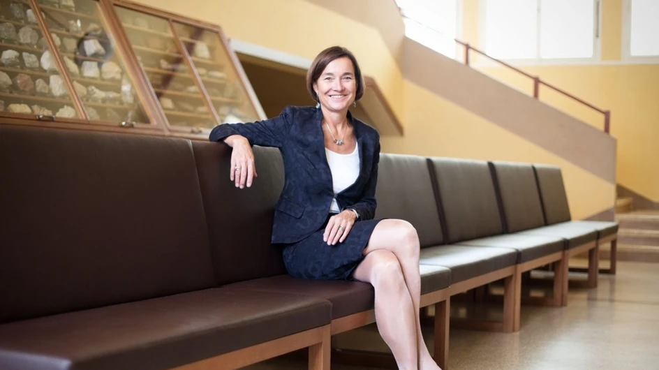 <p><strong>VŠCHT Praha:</strong> Cesta nesestřižené RNA: Profesorka Rumlová studuje, jak retroviry „hackují“ buňky</p>