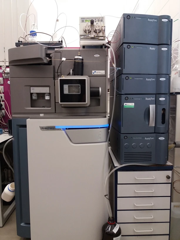 VŠCHT/ÚAPV: Superkritický fluidní chromatograf Aquity UPC2 ve spojení s vysokorozlišovacím hmotnostním spektrometrem Synapt G2 Si (SFC-HRMS)