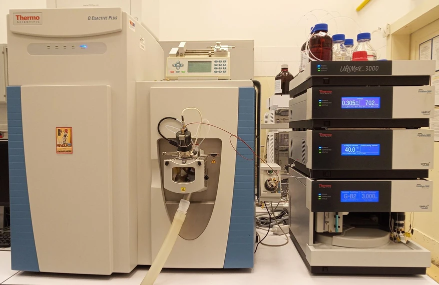 VŠCHT/ÚAPV: U-HPLC‒HRMS/MS  (UltiMate 3000 – Q-Exactive Plus)