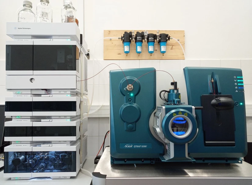 VŠCHT/ÚAPV: U-HPLC‒MS-MS  (Agilent 1290 Infinity II – QTRAP 6500+)