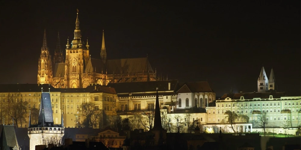 Watrex: Obr. 3 Pražský Hrad a Tereziánský ústav šlechtičen.