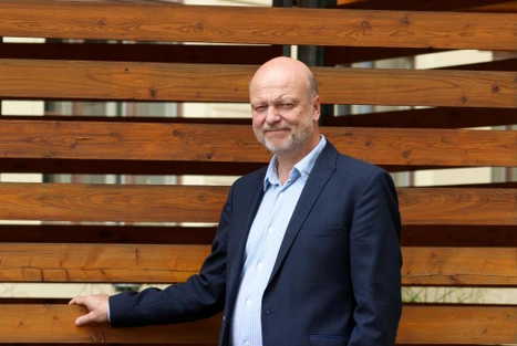 U vědy by se všem mělo měřit stejným metrem, říká rektor Jiří Málek