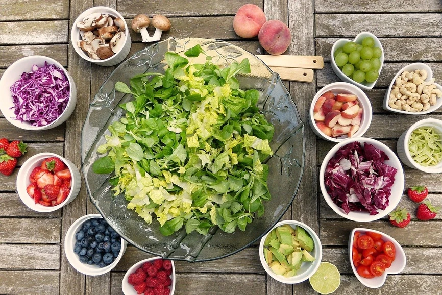Pixabay/silviarita: MS Strategies to Determine Panels of Polar and Non-Polar Pesticides in Fruit and Vegetables