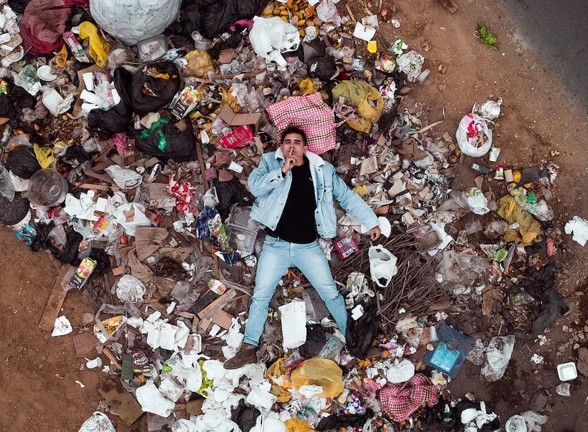 Unsplash/Jordan Beltran: Identifikace mikroplastů ve vodě a potravinách pomocí pyrolýzní GC s HRMS Orbitrap